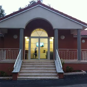 https://hostellerie-del-matin-calme.hotels-rhonealpes.com